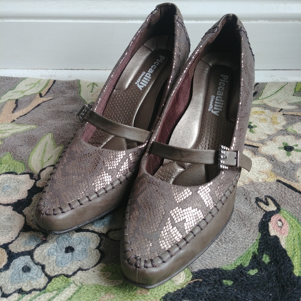 PICCADILLY // Pointy Toe Snakeskin Wedge